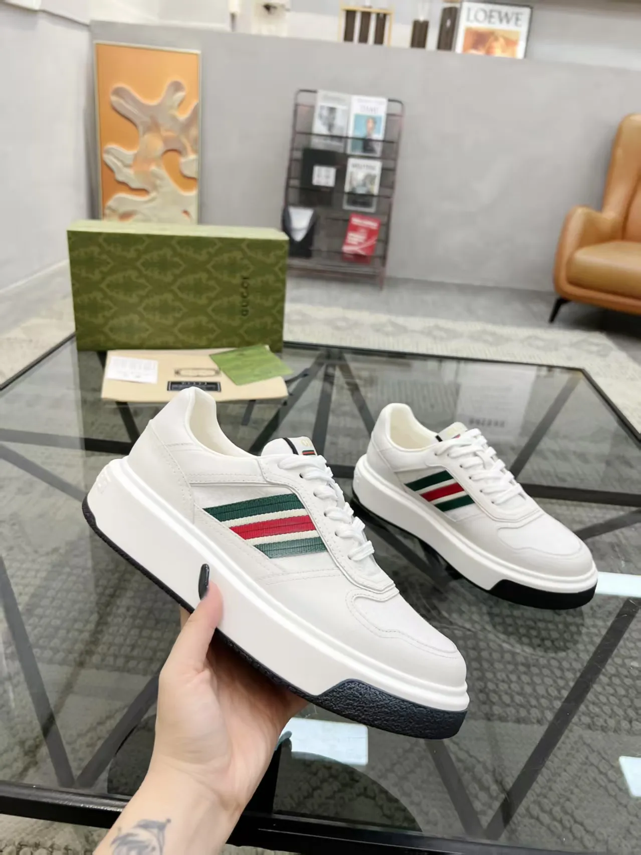 P460 new men's shoes GUCCI [Lightning] latest shoes are shipped. Original quality, fashionable, special materials, sheepskin lining, new packaging. The foot feels super comfortable and the workmanship is impeccable. Size: 38-45